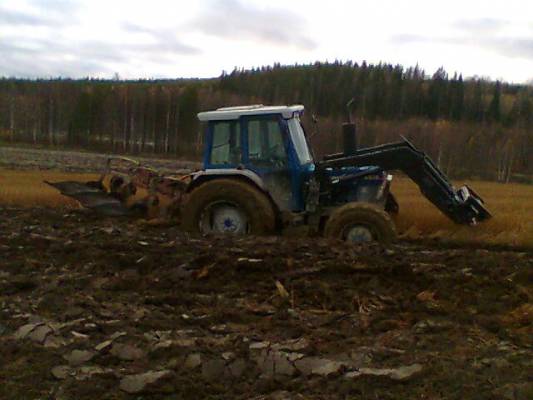 ford 6810 ja kvernelandit
pehmeetä..
Avainsanat: lieksa ford large1200l