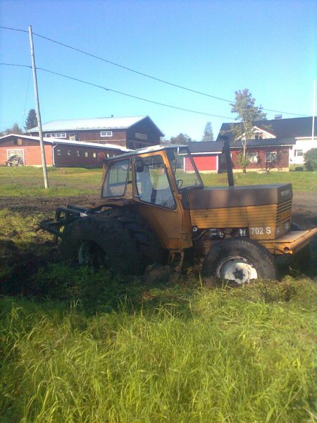 Valmet.
Vanha kuivattu joenlahden pohjukka oli tosi pehmyt.
Avainsanat: Valmet