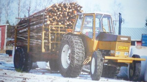 Valmet 702s
Vanhus rankakuorman vetäjänä.
Avainsanat: Valmet 702s