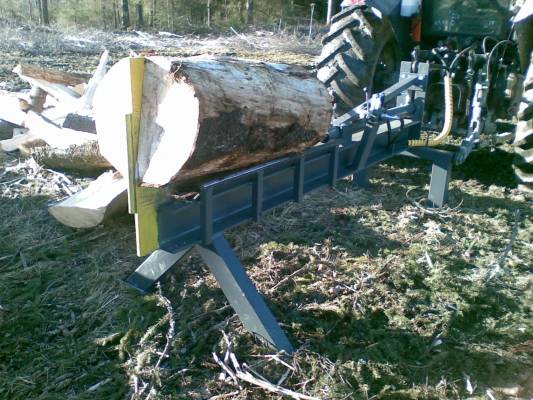 Halkomakone
Laitetaas ny teräpuoleltaki kuva. Tohon on olemassa jo poikkiteräki, jonka kiinnitys on apinoitu kellfrin vastaavasta.
