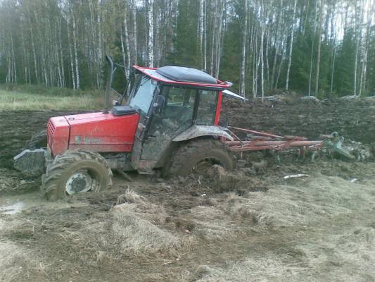 Sarkaojien umpeen kyntämistä
Pehmyttä tuppas olemaan..
Avainsanat: Valmet