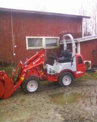 Hoftrac 1240/weidemann
Oli koeajossa
ihan näppärä vehe.. ei oo perse ilmassa ihan heti.

Avainsanat: Hoftrac 1240 weidemann