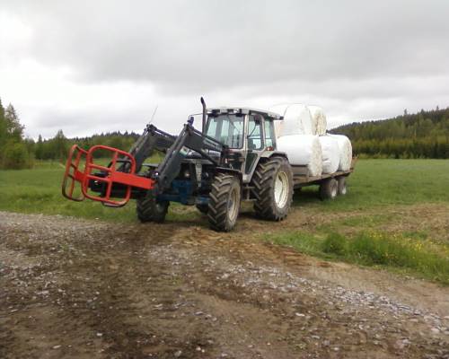 Ford 7810+ tuhti
Käväsin paaleja hakemas,
Avainsanat: ford 7810 tuhti