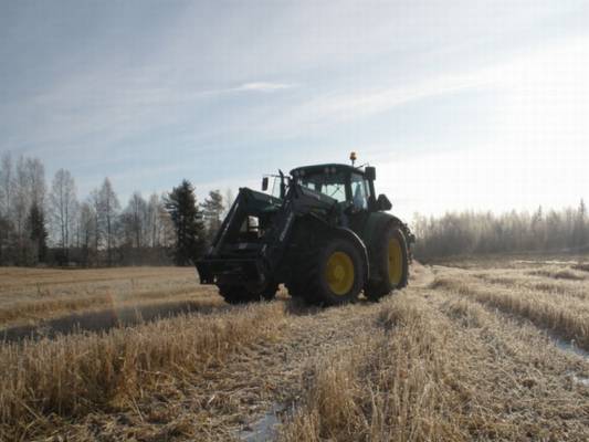 john deere 6630
Käväs koeajussa. hyvinhän nuo 3 siipiset tuli perässä ;)
Avainsanat: 6630