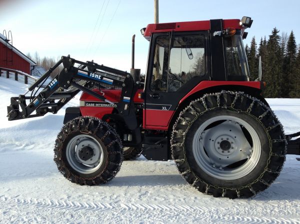 Case Ih
Hieman metsävarusteltu Case. Vielä olisi hytin sisällä projektia mm. vaihdekeppien sepitys ja takajalkatila.
Avainsanat: Case Ih 695 keulapumppu isme pohjapanssari