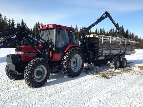 Puun ajot
Myrskytuulet pitää huolta ettei rakennustarpeet lopu. Tämä kuorma lähdössä odottamaan kenttäsahaa.
Avainsanat: Case Ih 695 metsäkarry keulapumppu palms