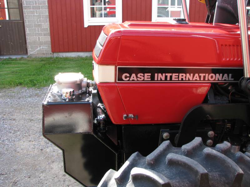 Case IH ja nokkapumppuprojekti
Säiliössä pokkaus etukuormaajan poikkipalkkia varten. Säiliön tilavuus 92l, pumppuna Parkerin (Voac) 80cc joka vielä vaihdetaan pienempään.
Avainsanat: Case IH 695 nokkapumppu keulapumppu