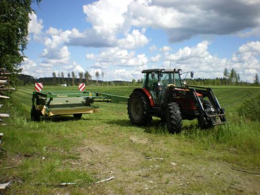 Massikka ja Krone
Työpaikan niitto yhdistelmä
