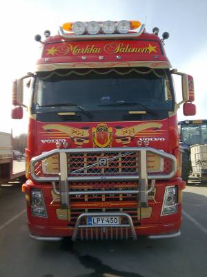 Salonen
Salosen Volvo FH
Avainsanat: Salonen Volvo FH