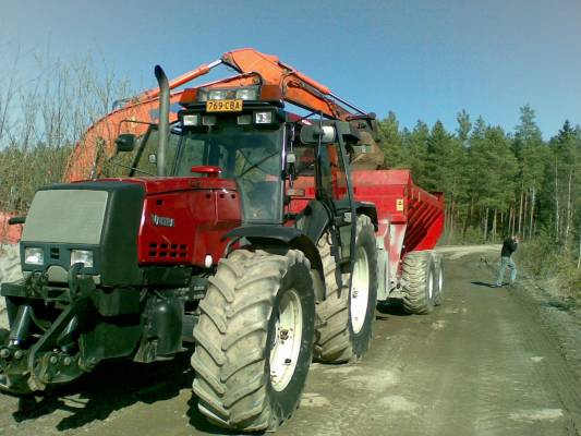 Pala kärri.
Valtra8400
