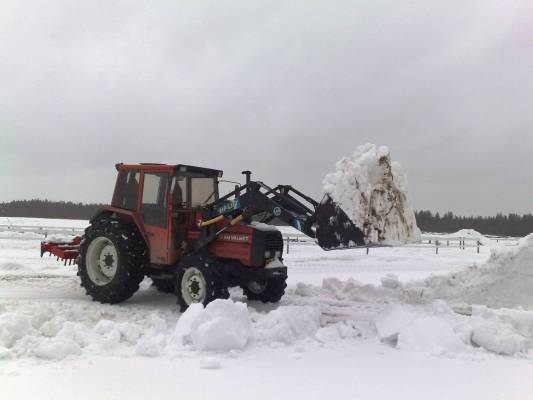 Valmet 705
Kauha käy pieneks... 
Avainsanat: Valmet 705