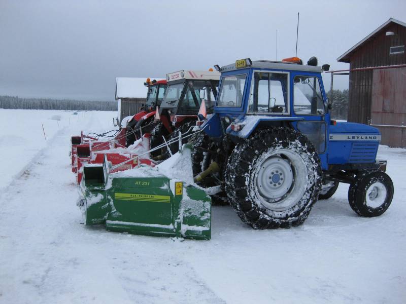 Ala-talkkari 231
Lumitöistä tulossa.
Avainsanat: Leyland Zetor Ala-talkkari