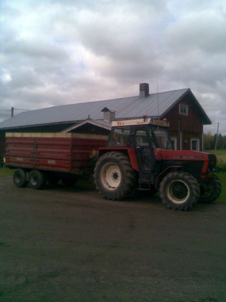 Zetor
9145 ja M90 Tuhti.
Avainsanat: zetor crystal