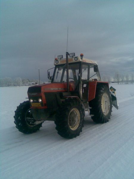 Zetor 9145 ja AT-231
Talavikelissä lissää lunta ootellessa.
Avainsanat: zetor crystal 9145