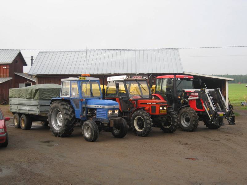 Nivalaan lähössä.
Avainsanat: Leyland Zetor