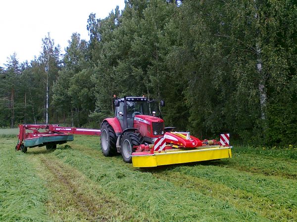 massey ferguson 7499, pöttinger novacat 351 ja jf 3202 gms topflex
vanhalla massikalla niittämäs joskus heinäkuun  lopussa
Avainsanat: massikka jf