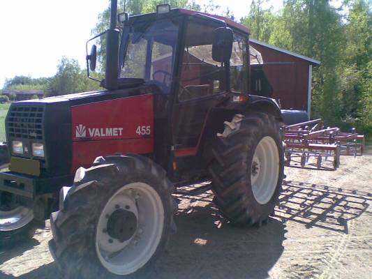 valmet 455
siinä on 455 ja esa patu 
