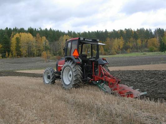 valmetti ja kvernelandit
viimeset kynnöt tälle vuodelle
