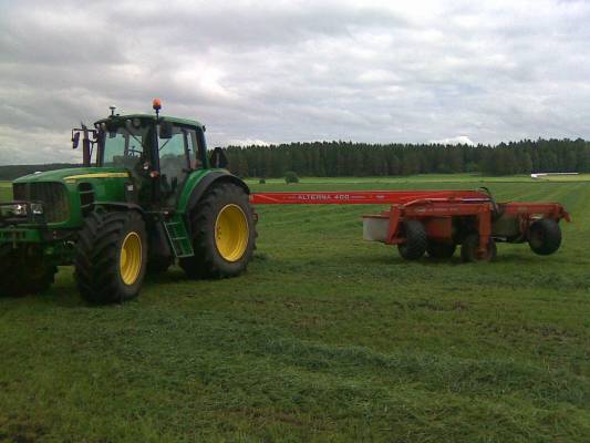 niittämässä
john deere 6830 ap ja kuhn alterna 400
Avainsanat: john deere kuhn