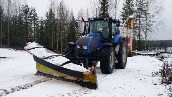 Valtra T190 ja AM-teho
Aurauskalusto
Avainsanat: valtra t190 amteho