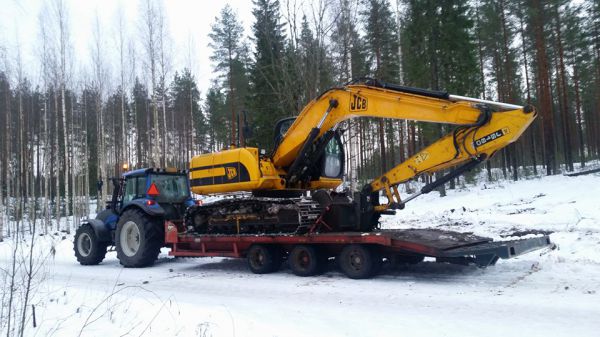 Väliaikainen siirtokalusto
Valtra T190, JPM lavetti ja JCB JS160
Avainsanat: valtra t190 jpm jcb js160