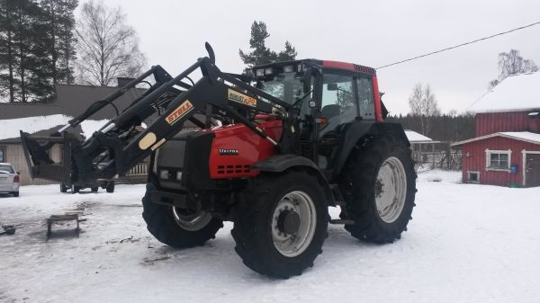 Valtra 6850 HTT -01 + Stoll Robust F30
Ensimmäinen oma traktori.
Avainsanat: valtra 6850 htt stoll robust f30