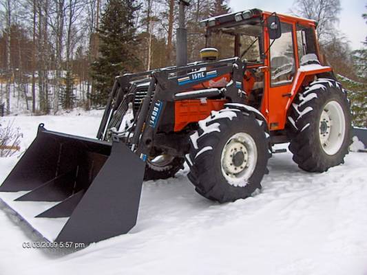 605 ollu muutaman viikon meillä
Tämän traktorin fiksaan vielä kun kerkiän. Ollu meillä kolomisen viikkoa, tuntus että ajaa asiansa pikku lumihommissa.
Avainsanat: valmet, 605