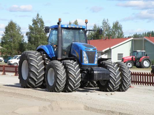 Voittajakone Jalasjärven vetokisoissa. Ylivoimaa!
Avainsanat: New Holland T8040