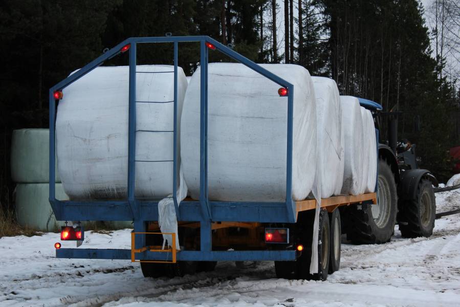 paalikärri ja 142v
viimein sain valot paikallee
Avainsanat: paalikärry