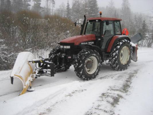 Aamun keikan jälkeen
Rote 320+Zuidberg 5tn+M 135+Esko 310
Avainsanat: traktori alueaura