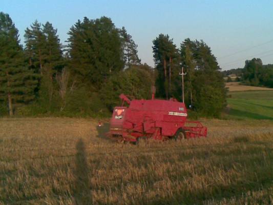 Massey ferguson 240 ja Belinda kauraa
siellä se taas naksuttelee 11 kuukauden tauon jälkeen
Avainsanat: massikka 240