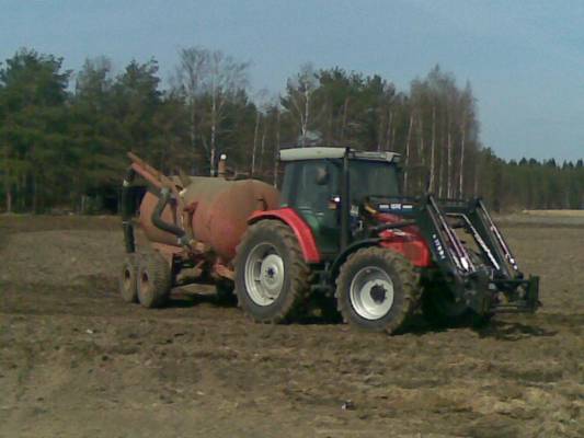 Massey ferguson 5455 ja tempo
Kusen ajoa
Avainsanat: Massikka tempo