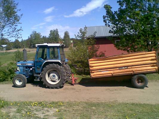 Ford 5610, Velsa ja taarupin aisa
heinän haku yhistelmä
Avainsanat: ford velsa taarup