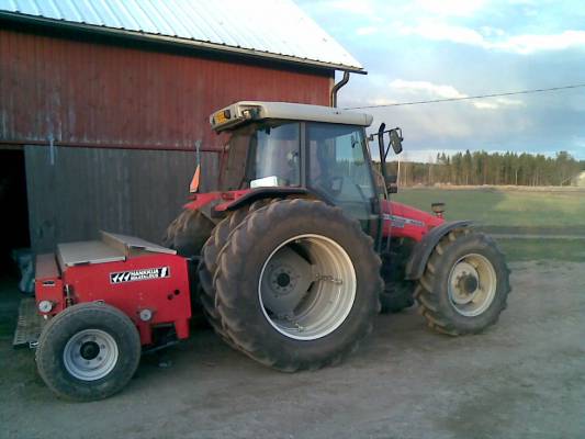 Massey ferguson 4255 ja junkkari simulta 2500
Kylvöyhistelmä
Avainsanat: Massikka junkkari simulta