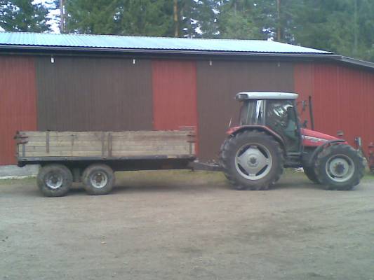 Massey ferguson 4255 ja Tuhti W120
maan ajo kone
Avainsanat: massikka tuhti