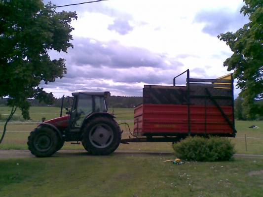 massey ferguson 4255 ja toinen junkkari85
rehun ajo yhistelmä
Avainsanat: massikka junkkari