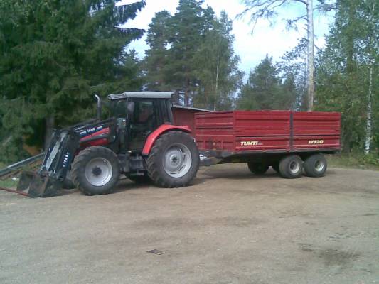 Massey Ferguson 5455 ja tuhti W120
Viljanajo kalustoa
Avainsanat: massikka tuhti