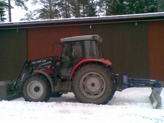 massey ferguson 5455 ja eskon lana
lumikone, lana vaihtuu viel linkoon ku talvi etenee
Avainsanat: massikka esko