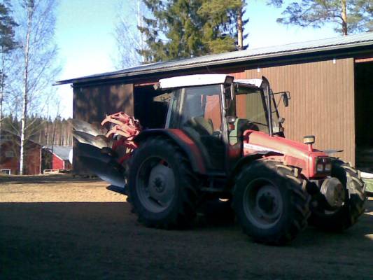 Pelloille valmiina, Massey ferguson4255 ja Agrolux AT
Agroluxit sai uudet kulutus osat hyvä on nyt lähteä kevät kyntöjä tekemään
Avainsanat: Agrolux Massikka 4255