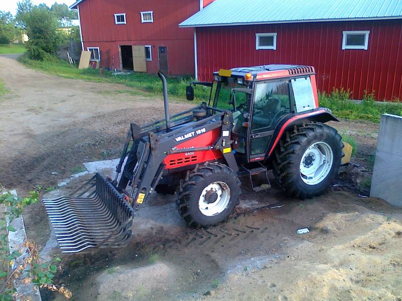 Valmet 6400
Rehun levittely ja polkemis kone
Avainsanat: valmet 6400