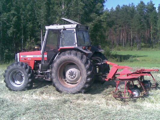 Massey Ferguson 390 ja Ylö KP 320
Lisää heinähommia
Avainsanat: massikka ylö kp 320