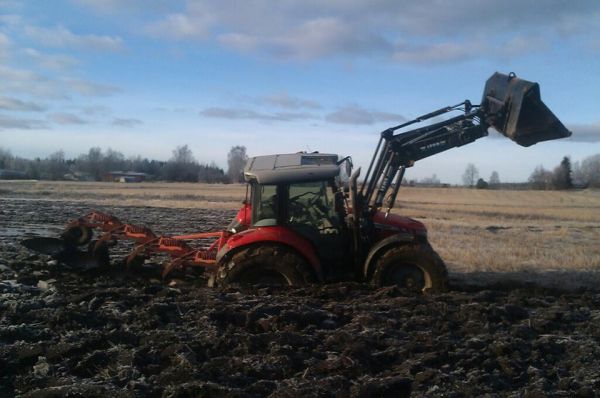 Massey Ferguson 6455 ja Agrolux AT 4x16
Syksyltä vielä yksi upotuskuva..
Avainsanat: massikka 6455 agrolux