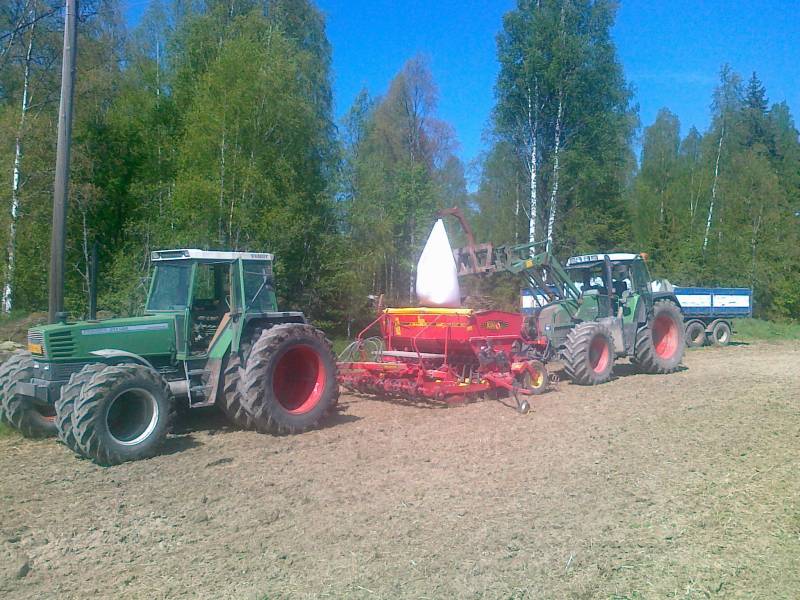 Fendt 311 ja Rapid 300 sekä Fendt 818
Vielä se vanhankin jaksaa Rapidin edessä vaikka tiukalla on..
Avainsanat: Fendt 311 818 Rapid