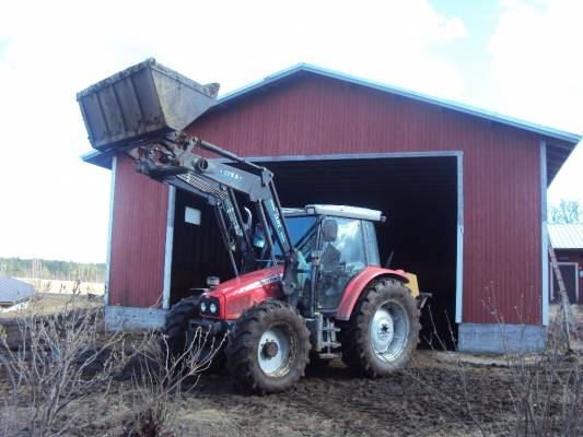 Massey Ferguson 5455
Paskan kuormausta
Avainsanat: massikka isme 5455