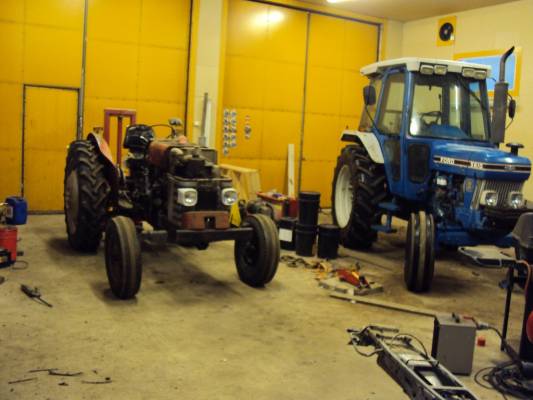 Massey Ferguson 165 ja Ford 5610
Vanhukset huollossa
Avainsanat: massikka ford 5610 165