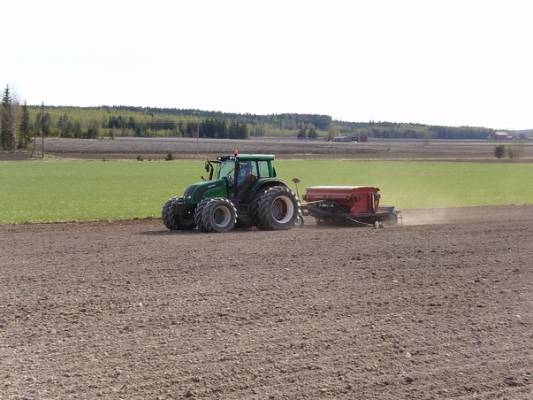 vehnän kylvöä
N111 ja Juko Kongskilde
Avainsanat: valtra juko kongskilde vicon