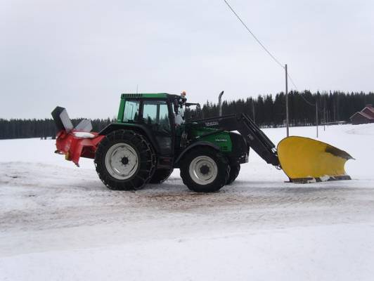 Valtra 6650,  Esko linko ja Vikmet hokke aura
tien auruusta tulossa
Avainsanat: vicon valtra esko vikmet