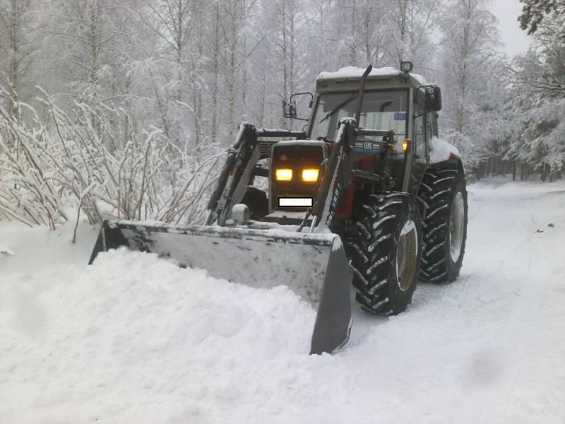 Pukkasin lumia 390 + Isme 160B
Lisäksi Vepi-suurteholinko (ei kuvassa)
Avainsanat: mf 390 massey ferguson 399 375