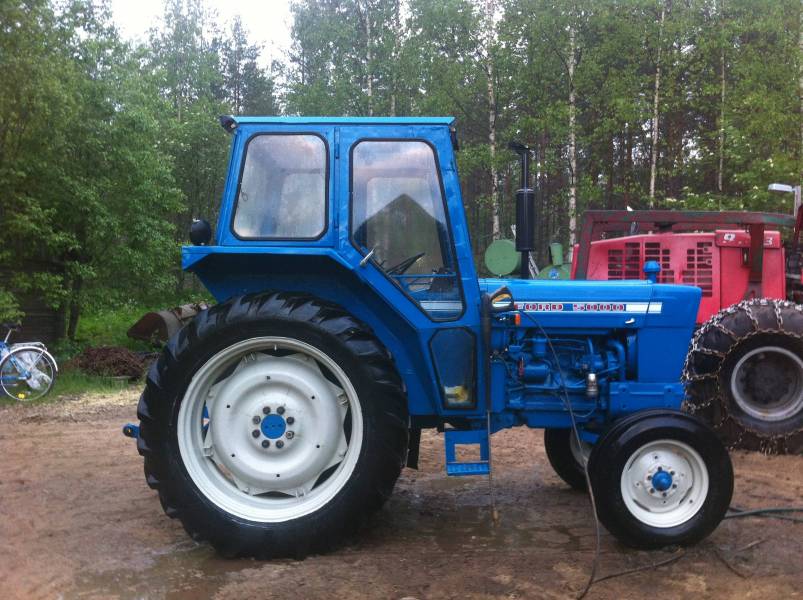 Ford pesun jälkeen.
Kärcherillä tulee puhtoista jälkeä sisältä ja ulkoa... :)
Avainsanat: ford 5000 f5000