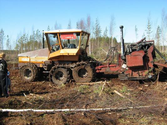 valmet 1502
iso vallu jyrsii
Avainsanat: valmet 1502